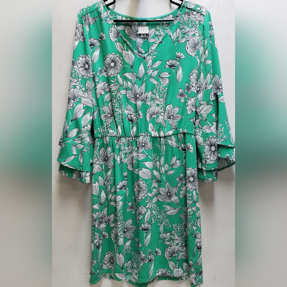 and eway light emerald floral print small flowy dress with bell sleeves